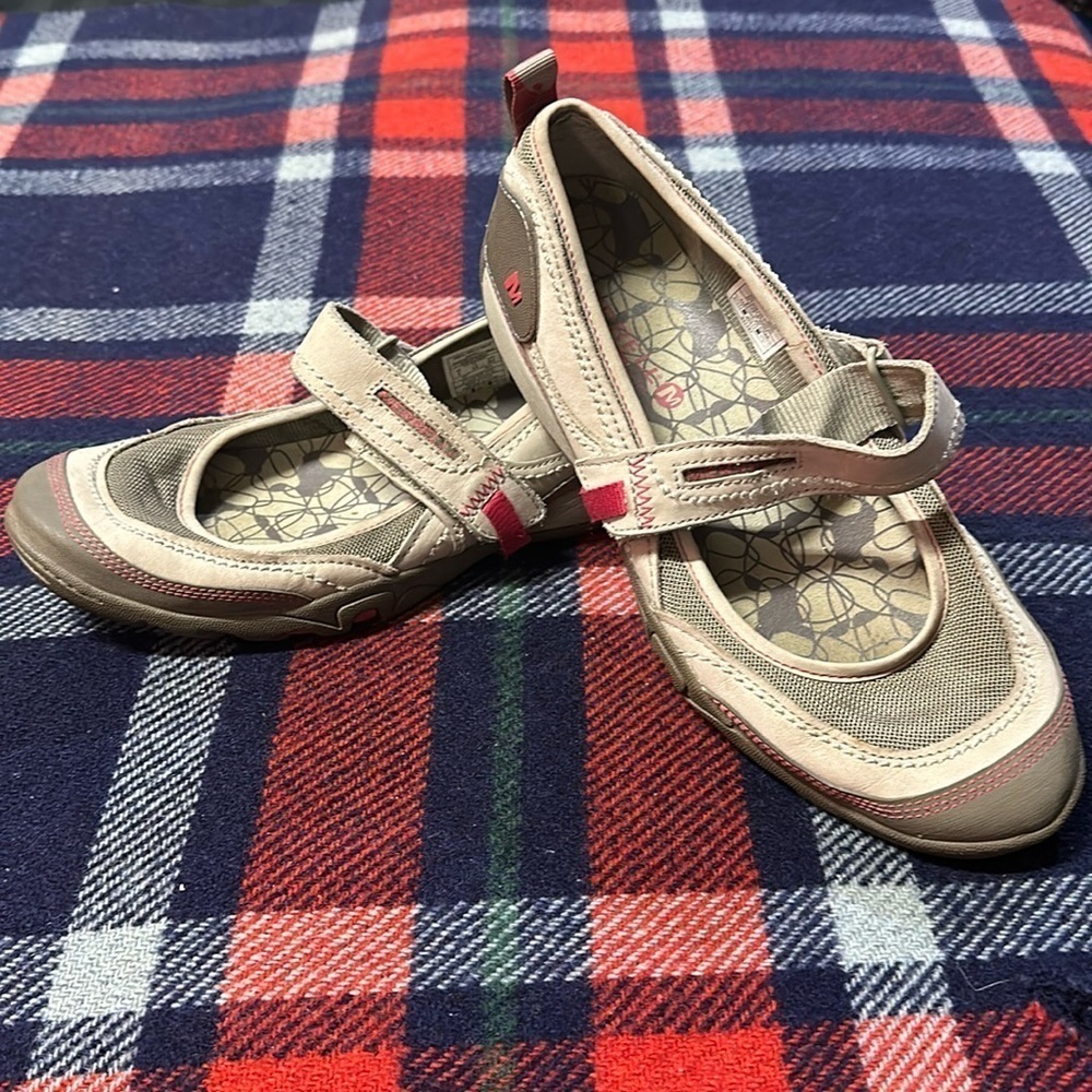 womens merrell slip ons mimosa sz 8. new